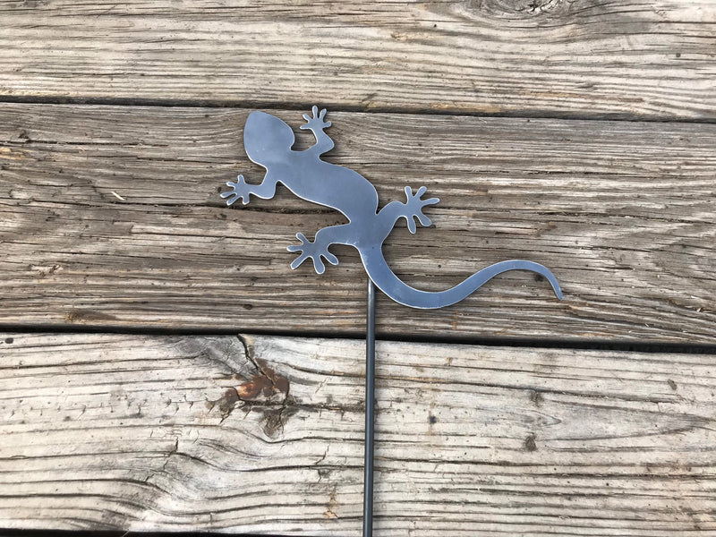 Load image into Gallery viewer, Gecko Garden Stake | Metal Lizard Garden Stake | Steel Garden Stake | Steel Gardening Décor | Lizard | Gecko