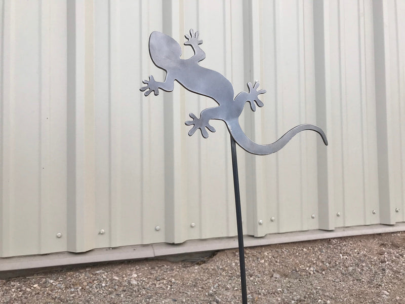 Load image into Gallery viewer, Gecko Garden Stake | Metal Lizard Garden Stake | Steel Garden Stake | Steel Gardening Décor | Lizard | Gecko